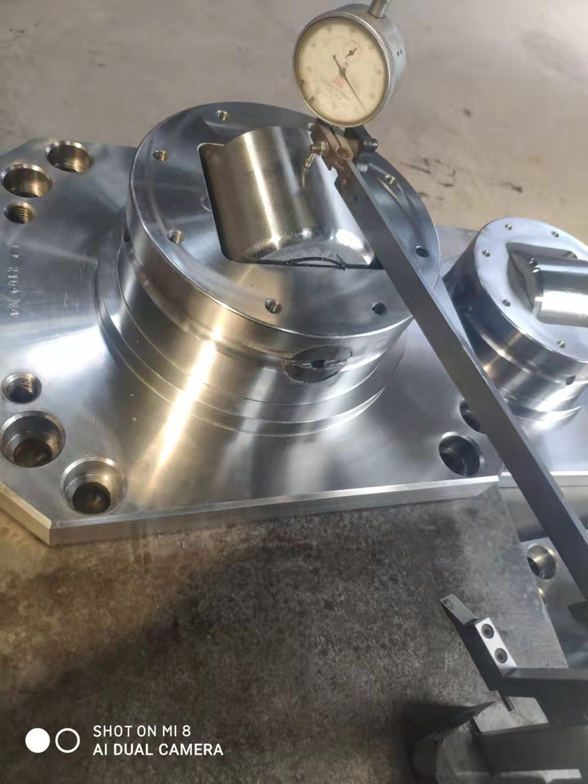 复合滚轮轴承—combined bearing， 又称组合滚轮轴承